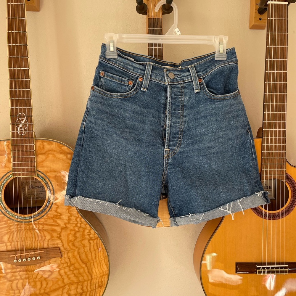 Levi’s Ribcage Straight Ankle Cutoff Denim Shorts Sz 27